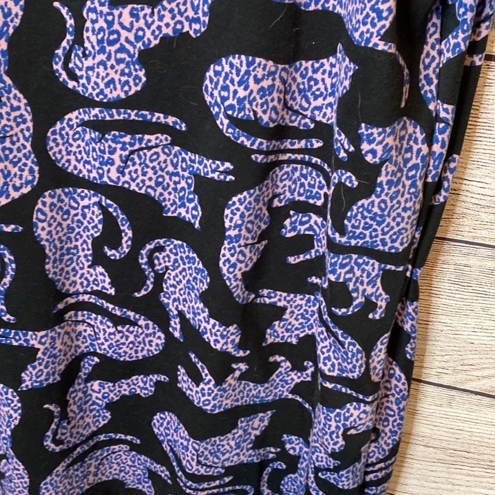 💜💜 LulaRoe Cheetah Short Sleeve Top Size L